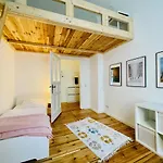 Stylish Design Apartment Very Close To Kurfuerstendamm At Savignyplatz